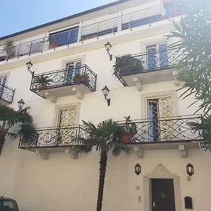 Apartment Rodeo Drive